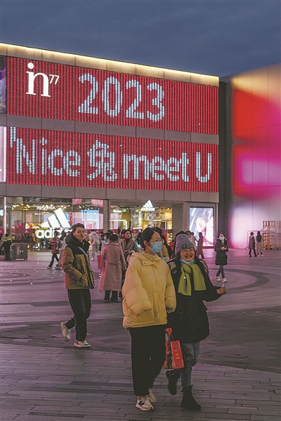 德壽宮“宮兔”火爆全網、西湖景區吉兔布偶賣出60萬元…… 杭州文旅復蘇的煙火氣撲面而來