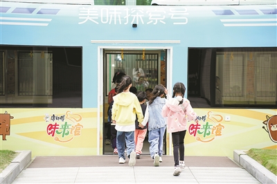 “糖糖”工業研學游開營 首趟美食專列， “路過”康師傅800種方便面